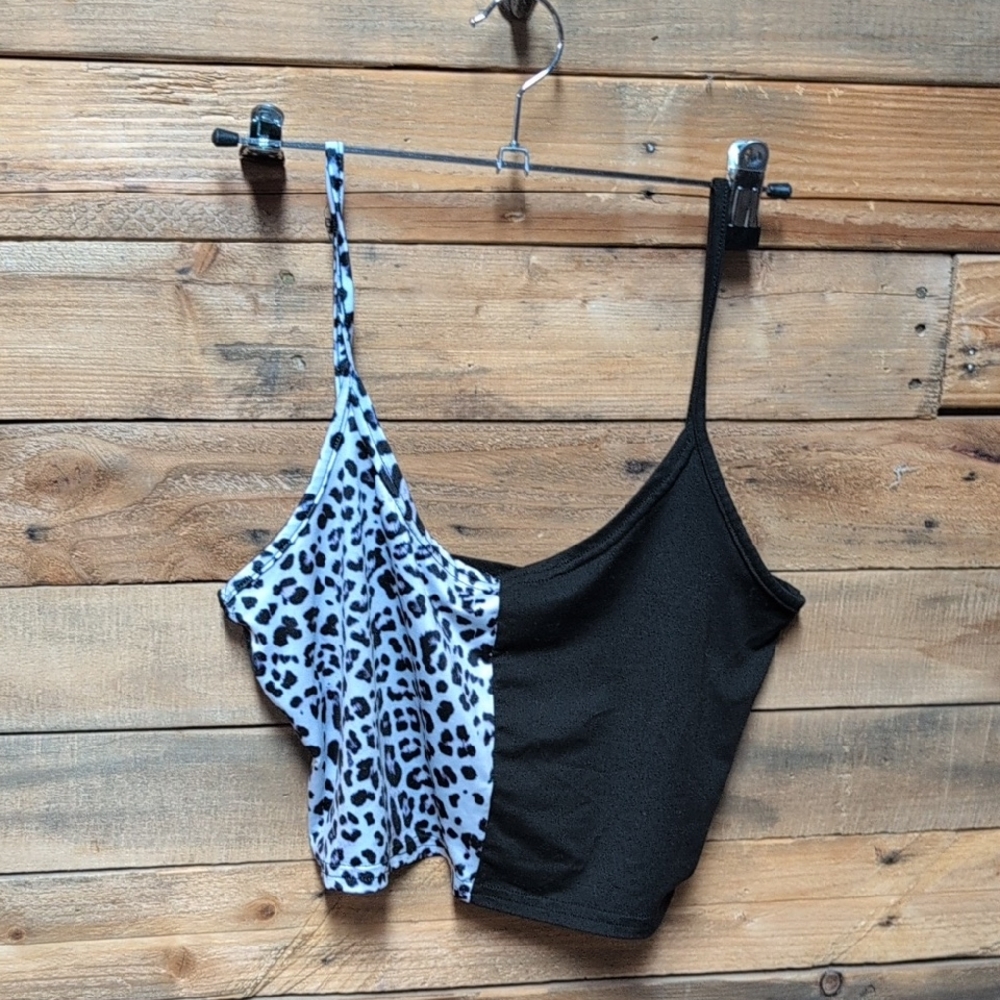 ROMWE Black and White Leopard Asymmetrical Crop Top Cute Cheap